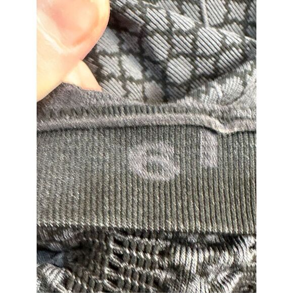 Lululemon EUC size 6 In the Flow Crop II Seamless Ruched Leggings - black gray - Picture 6 of 8